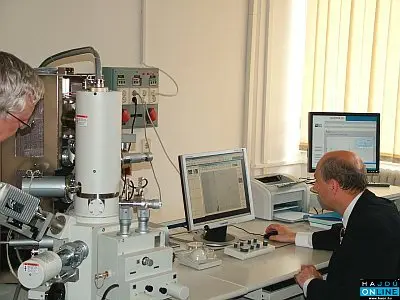P&aacute;szt&aacute;z&oacute; Elektronmikroszk&oacute;p labor